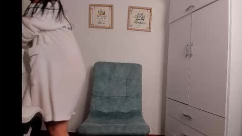 Snapshot of emilyjangcandy_ chatting on November 23, 3:01 pm Emily Jang online show from November 23, 3:01 pm