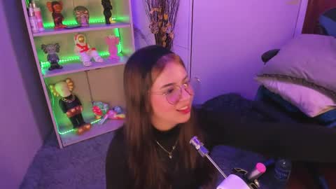 Snapshot of emilykarterr chatting on January 12, 4:08 pm VALEEEN online show from January 12, 4:08 pm