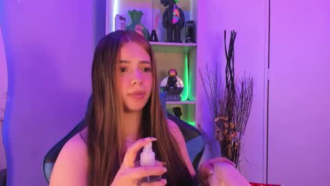 Snapshot of emilykarterr chatting on January 15, 3:50 pm VALEEEN online show from January 15, 3:50 pm