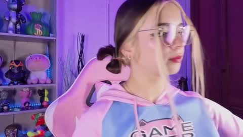 Snapshot of emilykarterr chatting on September 13, 7:35 pm VALEEEN online show from September 13, 7:35 pm