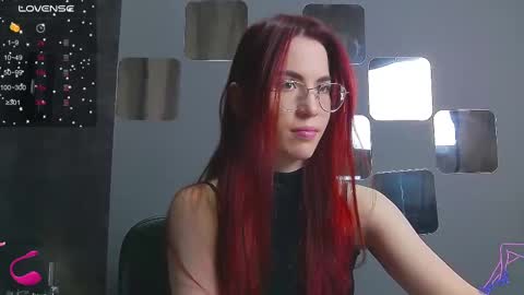 Snapshot of emilykents chatting on February 21, 1:33 am EmilyKents online show from February 21, 1:33 am