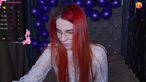 Snapshot of emilykents chatting on November 24, 1:27 am EmilyKents online show from November 24, 1:27 am