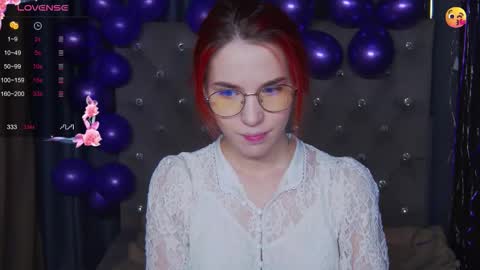 Snapshot of emilykents chatting on November 28, 12:35 am EmilyKents online show from November 28, 12:35 am