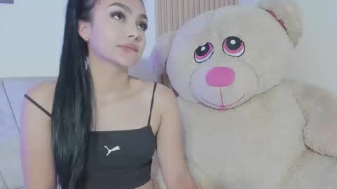 Snapshot of emilylittle___ chatting on November 30, 12:53 pm EMI online show from November 30, 12:53 pm