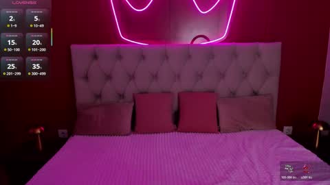 emilymagnificent online show from May 18, 1:45 am