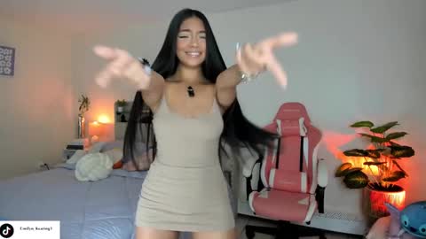 Snapshot of emilyn_keatting chatting on September 14, 2:44 am Em online show from September 14, 2:44 am