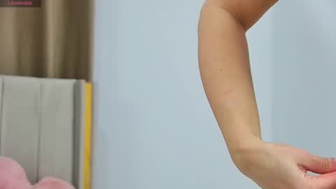 emilynovaa1 online show from March 7, 7:00 pm