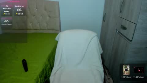 Snapshot of emilypink_1 chatting on November 24, 11:54 am Emily online show from November 24, 11:54 am