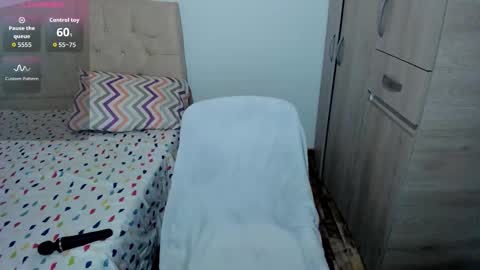 Snapshot of emilypink_1 chatting on December 5, 4:14 pm Emily online show from December 5, 4:14 pm