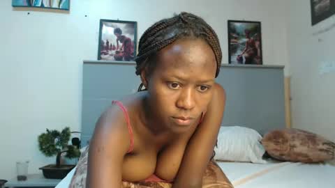 Snapshot of emilyposha chatting on February 1, 3:41 am Emilly online show from February 1, 3:41 am