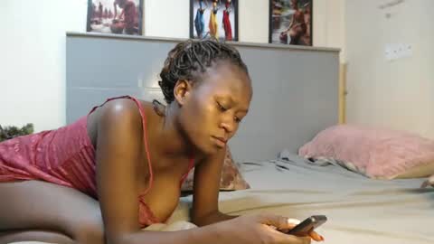 Snapshot of emilyposha chatting on March 2, 12:09 am Emilly online show from March 2, 12:09 am