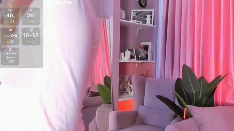 Hey i am  Emily     am -  pm online show from December 7, 11:40 am