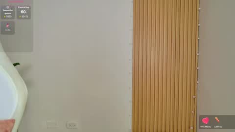 Emily  online show from November 10, 9:41 am