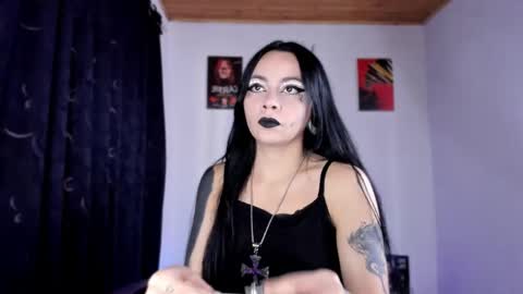 Snapshot of emilyrymer chatting on June 1, 5:36 pm Emily Support me to have 100 likes plx online show from June 1, 5:36 pm