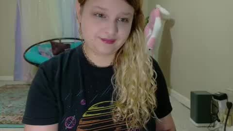 Snapshot of emilyshaze chatting on November 1, 7:05 pm emily haze online show from November 1, 7:05 pm