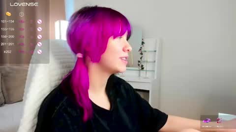 Snapshot of emilytrase chatting on June 22, 2:35 am Betty online show from June 22, 2:35 am