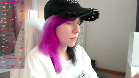 Snapshot of emilytrase chatting on June 30, 1:17 am Betty online show from June 30, 1:17 am