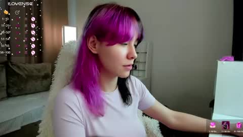 Snapshot of emilytrase chatting on July 3, 1:23 am Betty online show from July 3, 1:23 am