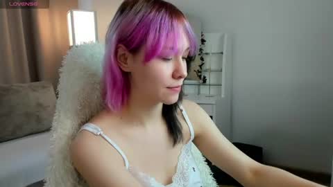 Snapshot of emilytrase chatting on July 10, 1:21 am Betty online show from July 10, 1:21 am