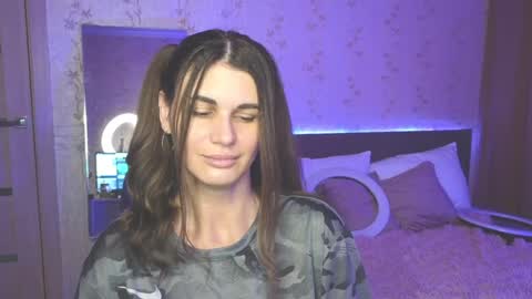 Snapshot of emilytucker chatting on December 9, 5:40 am Emily online show from December 9, 5:40 am