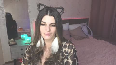 Snapshot of emilytucker chatting on December 15, 8:52 am Emily online show from December 15, 8:52 am