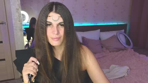 Snapshot of emilytucker chatting on December 16, 1:31 am Emily online show from December 16, 1:31 am