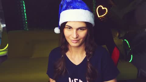 Snapshot of emilytucker chatting on December 22, 4:50 am Emily online show from December 22, 4:50 am