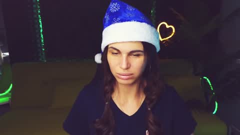 Snapshot of emilytucker chatting on December 22, 7:54 am Emily online show from December 22, 7:54 am