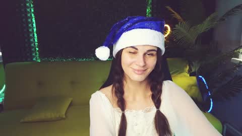 Snapshot of emilytucker chatting on December 24, 4:44 am Emily online show from December 24, 4:44 am