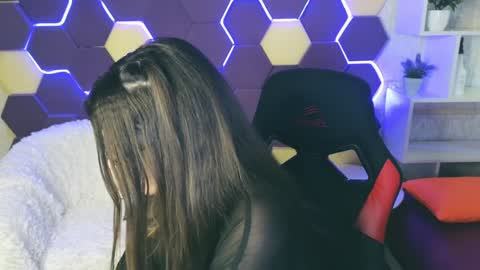 Snapshot of emilytucker chatting on January 15, 7:37 am Emily online show from January 15, 7:37 am