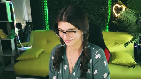 Snapshot of emilytucker chatting on January 30, 4:37 am Emily online show from January 30, 4:37 am