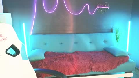 Snapshot of emilytucker chatting on February 1, 4:56 am Emily online show from February 1, 4:56 am