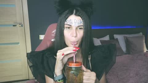 Snapshot of emilytucker chatting on February 2, 11:08 am Emily online show from February 2, 11:08 am