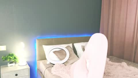 Emily online show from February 9, 8:11 am