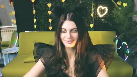 Snapshot of emilytucker chatting on February 17, 4:31 am Emily online show from February 17, 4:31 am