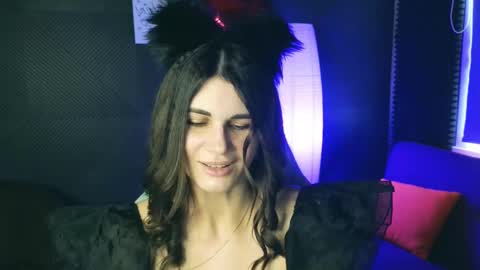 Snapshot of emilytucker chatting on February 22, 7:56 am Emily online show from February 22, 7:56 am