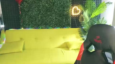 Snapshot of emilytucker chatting on March 3, 4:25 am Emily online show from March 3, 4:25 am