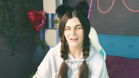 Snapshot of emilytucker chatting on March 3, 7:43 am Emily online show from March 3, 7:43 am