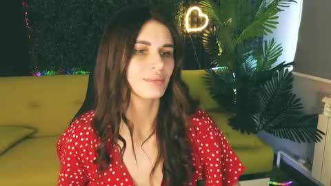 Snapshot of emilytucker chatting on March 6, 4:30 am Emily online show from March 6, 4:30 am