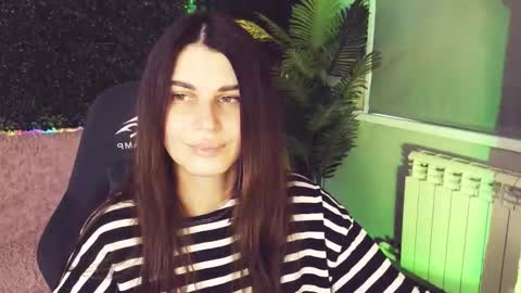 Snapshot of emilytucker chatting on October 4, 1:58 am Emily online show from October 4, 1:58 am