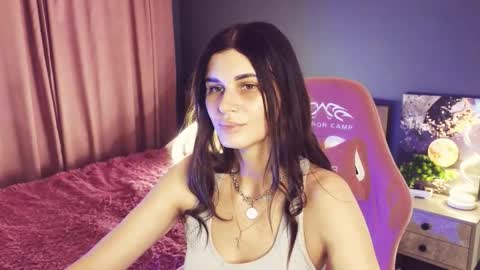 Snapshot of emilytucker chatting on October 16, 8:04 am Emily online show from October 16, 8:04 am