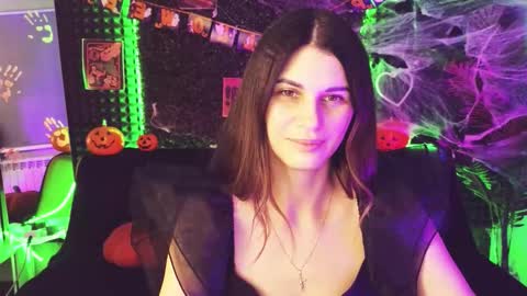 Snapshot of emilytucker chatting on October 19, 1:28 am Emily online show from October 19, 1:28 am