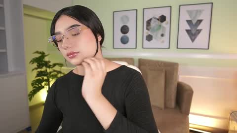 Emily Turner  online show from November 21, 7:01 pm