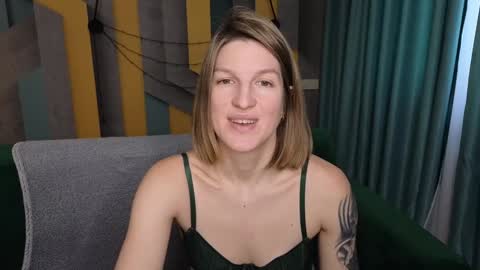 EmilyWalkers online show from December 22, 10:38 am