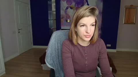 EmilyWalkers online show from December 23, 8:00 am