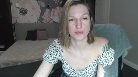 EmilyWalkers online show from January 14, 7:48 am