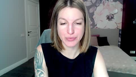EmilyWalkers online show from January 15, 7:37 am
