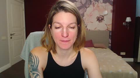 EmilyWalkers online show from January 22, 7:46 am