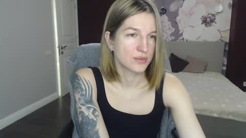 EmilyWalkers online show from January 29, 7:57 am