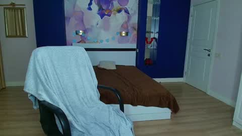 EmilyWalkers online show from February 4, 8:38 pm